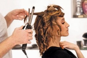 Hot Rollers vs Curling Iron – The Great Efficiency Debate