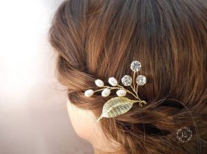 7 Eye-catching Bridal Hair Accessories