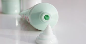 Top 7 Anti-Dandruff Shampoos: Bye Bye White Flakes